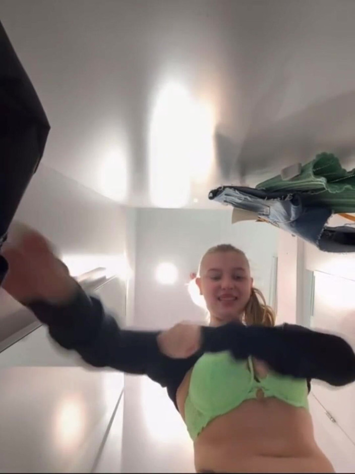 JuiceLussie: Crazy Masturbating on Changing Room