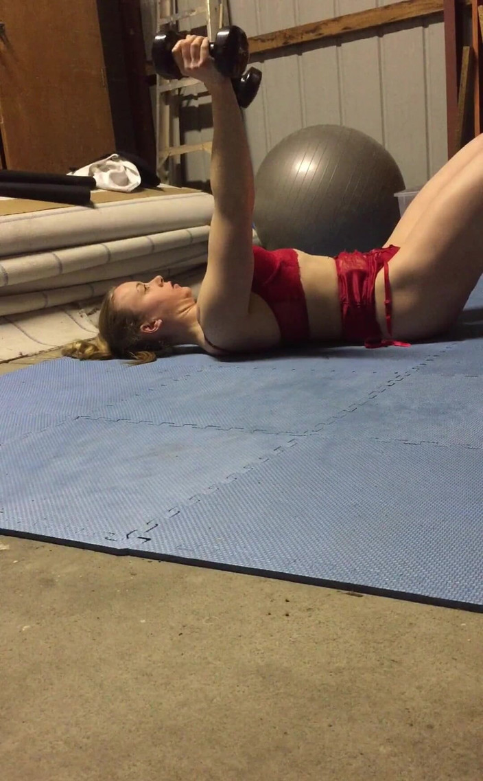 Michellexm: Heute Trainingsbrust Fliegen und triceps