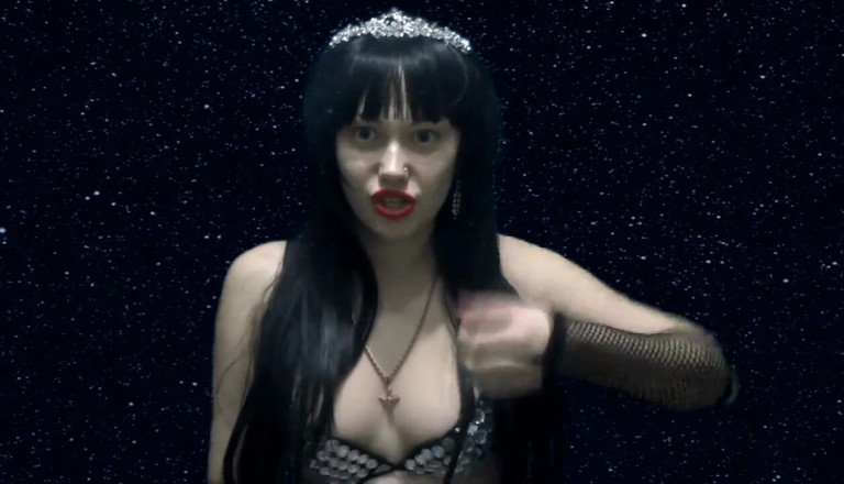Goddess Misha Goldy: Инструкция по дрочке с обратным отсчетом спермы под Звездным небом