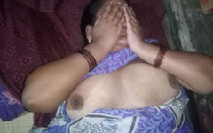 Priyanka314: 喀拉拉邦 bhabi 在男朋友中展示大胸部