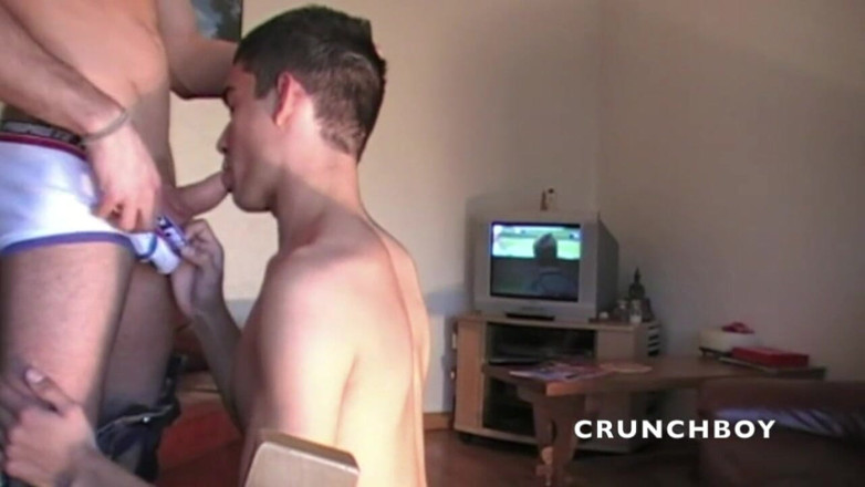 Crunch Boy: Assan bị bất ngờ bởi diễn viên khiêu dâm Brice...