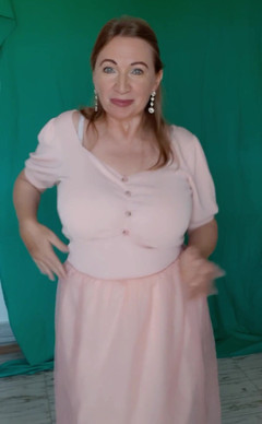 MariaOld: Tančím pro tebe... Podívej, jak se budu svlékat a tančit...