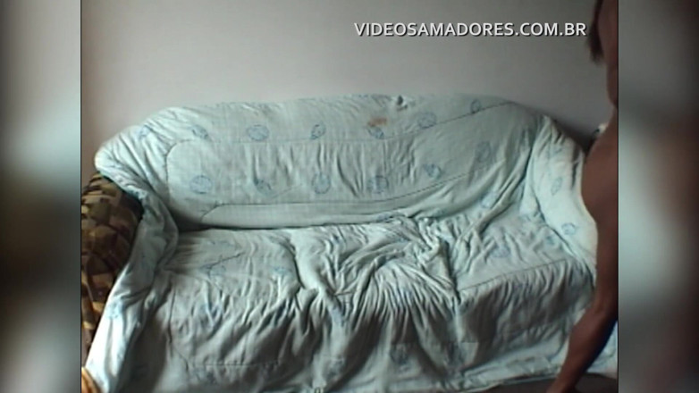 Amateurs videos: Genç çift kızın üvey babası tarafından seks yaparken yakalandı