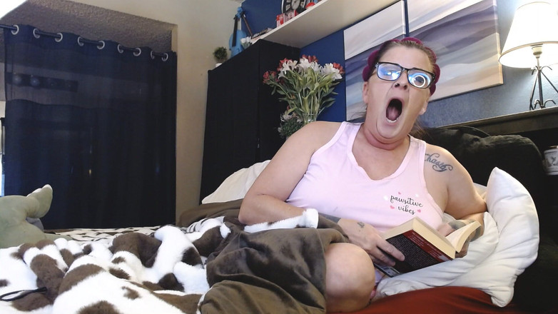 Abby Anna: Перед сном під час читання позі наїзання