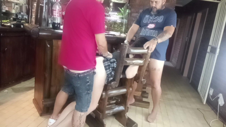 Bigjoefuckalott: Seks bertiga di Bar