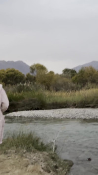 Kollektion av utomhus pissar i naturen när du reser