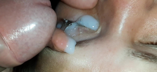 LizAngel: Cumshot in the eye