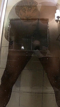 Pieprzyłem moją dziewczynę salley cakes w jacuzzi
