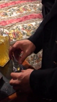 Une belle brune au corps parfait se fait défoncer le cul par son mari