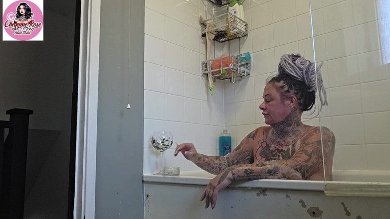 Cheyenne Rose 80: Vieni a rilassarti con Chey! Feticismo del fumo