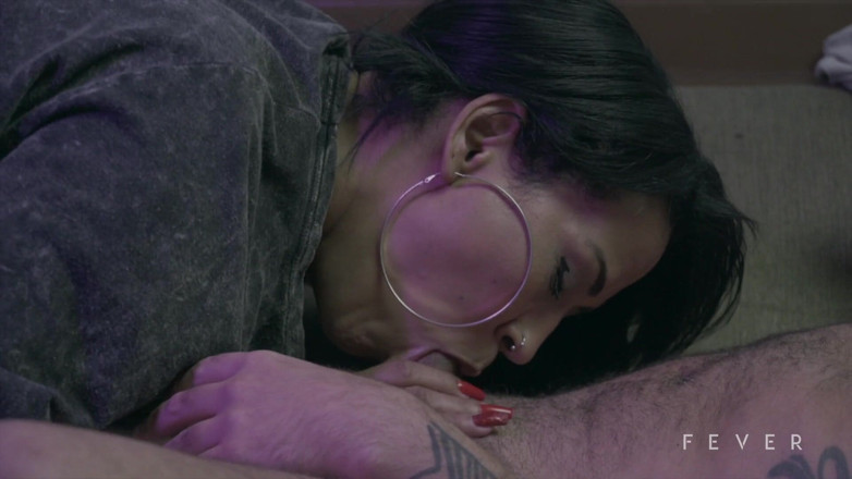Fever Films: Gadis oriental ngentot habis-habisan sama pria kulit putih
