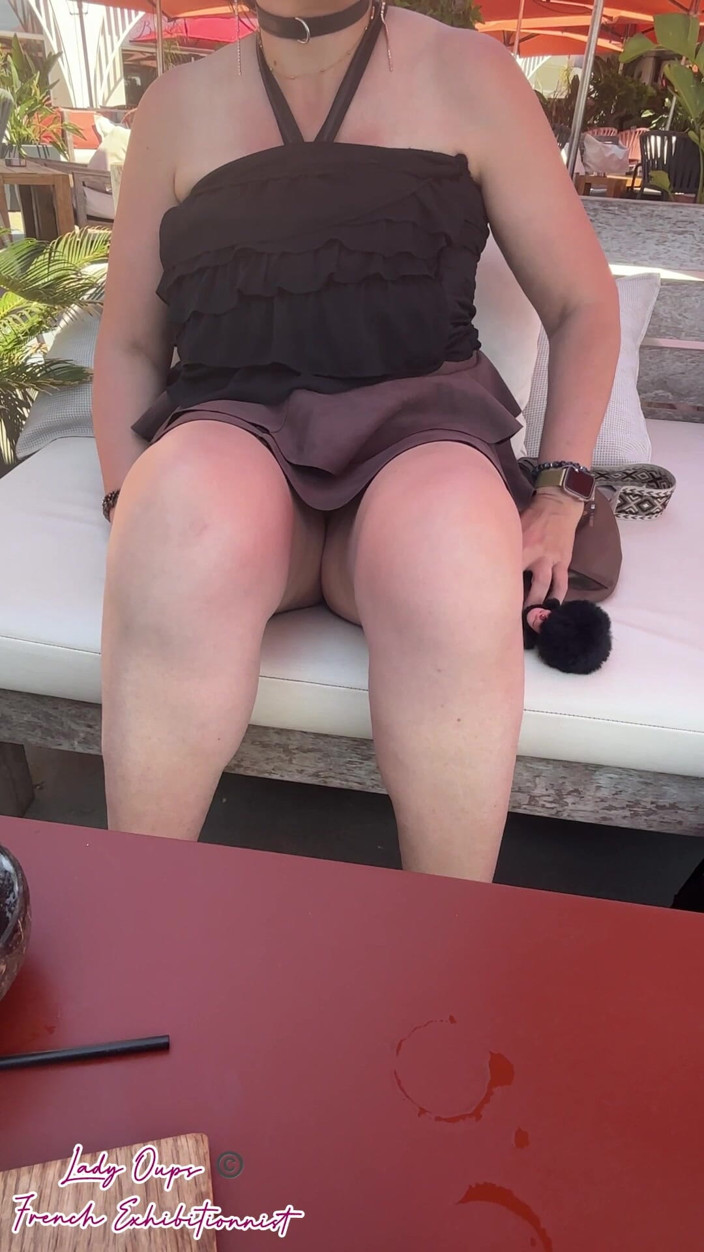 Lady Oups: Ich Ziehe Meinen String in Der Öffentlichkeit Aus Und Zeige Mich...