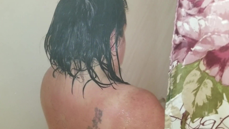 SexyNEBBW: Bbw gợi cảm đi tắm và được bắn tinh lên mặt