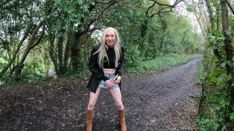 The Midnight Minx: Forest track si ferma e si diverte x