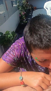 Mamada en nuestra terraza con algunas chupadas libres