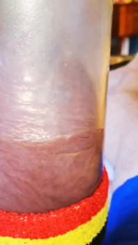 Stříkání při pumpování v mém největším penisu