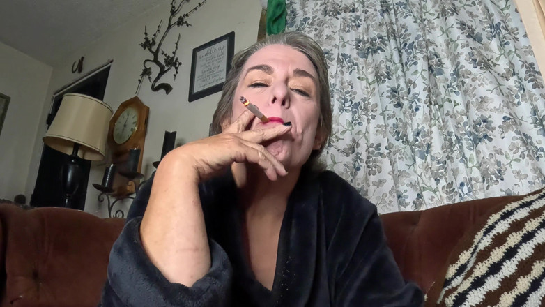 Homesteadmama: Se mi cenicero humano sumiso