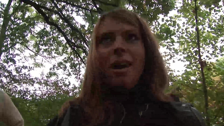 Public Entertainment: Nice amateur couple fucking in the nature