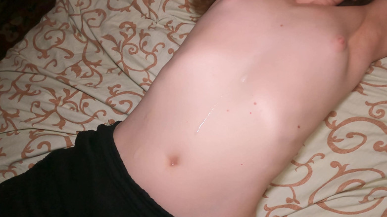 Love_Adventures: Saya memancut pada tetek kecil adik tiri saya!