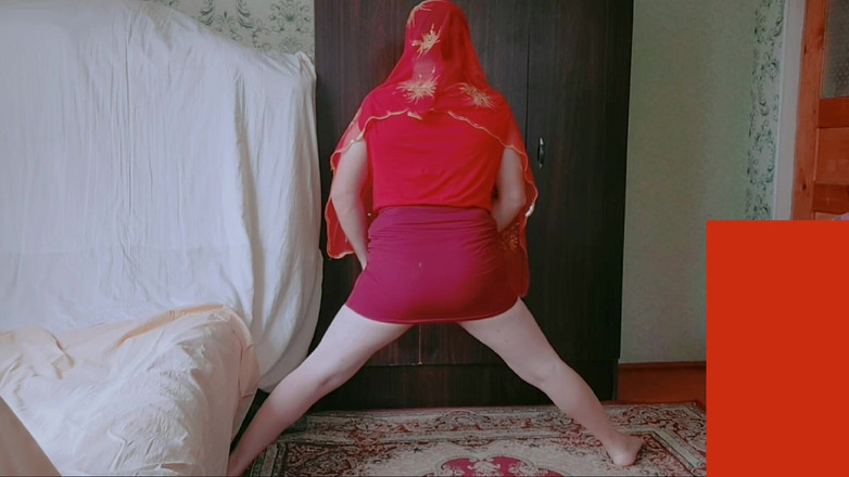 Kitty_Cross: 人妖大屁股白人荡妇娘娘腔女郎变装者femboy单人脱衣舞大屁股饥渴业余青少年模特