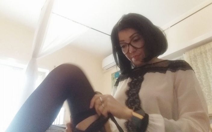 Savannah fetish dream: First day in the new office for this hot secretary