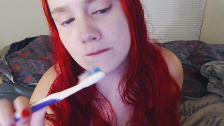 Scarlet Vixen: Čistím si zuby