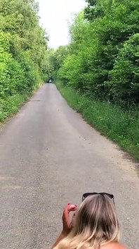 Kencing di Tengah Jalan