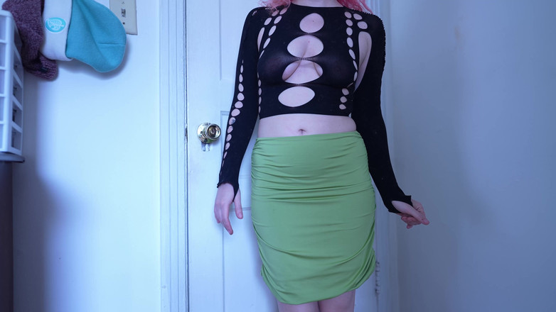 lilredvelvettt: Minirock anprobe für cuck