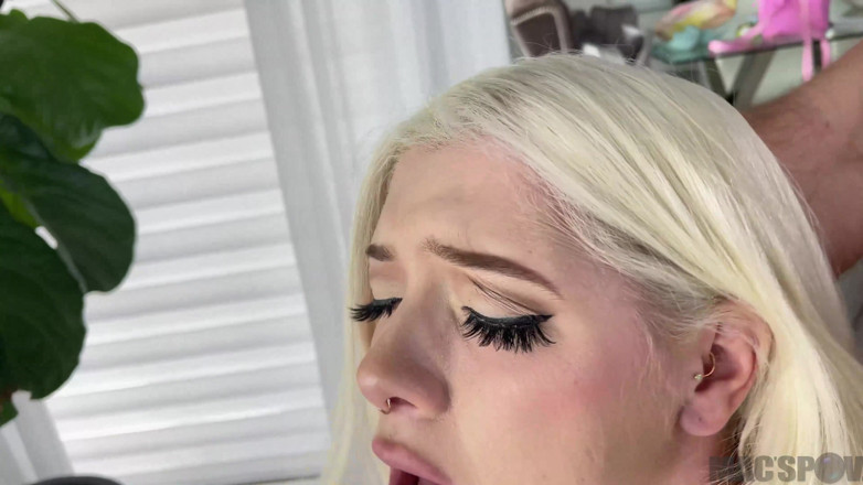J-Mac: La frizzante bionda pawg gia oh my viene scopata e...