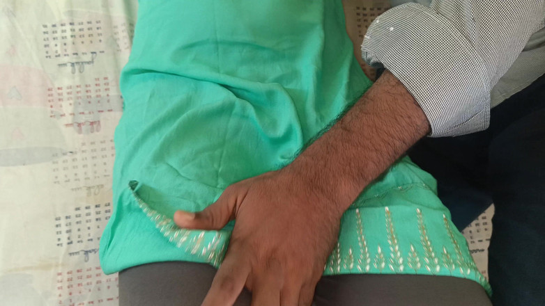 Palani69: Vysokoškolská studentka sdílí postel se sousedem