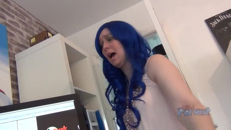 Nerd Pervert: Charlyse Angel - Internationale Oplicht