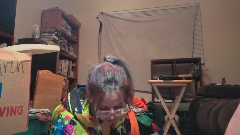 Master and Mischief: Melody Memberikan Tuannya Pedikur