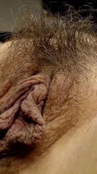 Wielkie seksowne wargi cipki grające ogromne zbliżenie warg sromowych