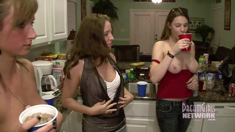 Dream Girls: Video iphone rehat spring pre party
