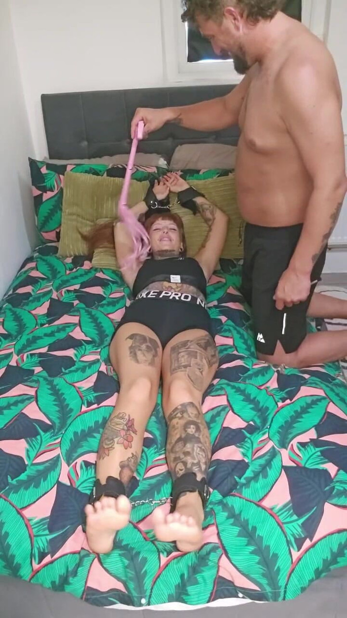 Only Owain: 给我的女友挠痒痒