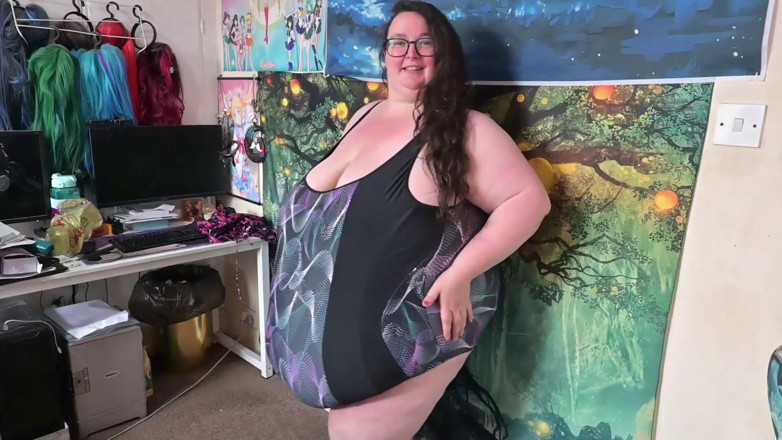 SSBBW Hunter: Helping Sexy SSBBW Into Tight Swimsuit