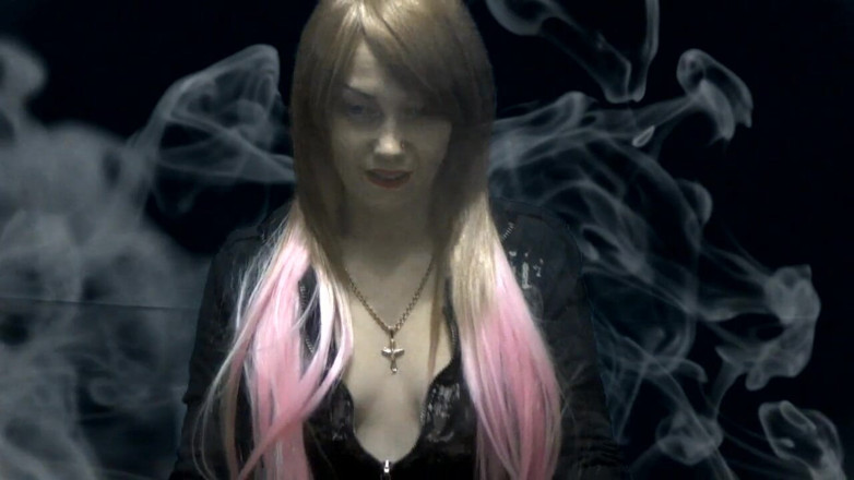 Goddess Misha Goldy: ここは煙が多い