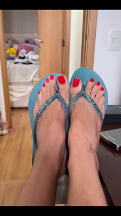 KiffaFeet: この完璧な赤を見てください