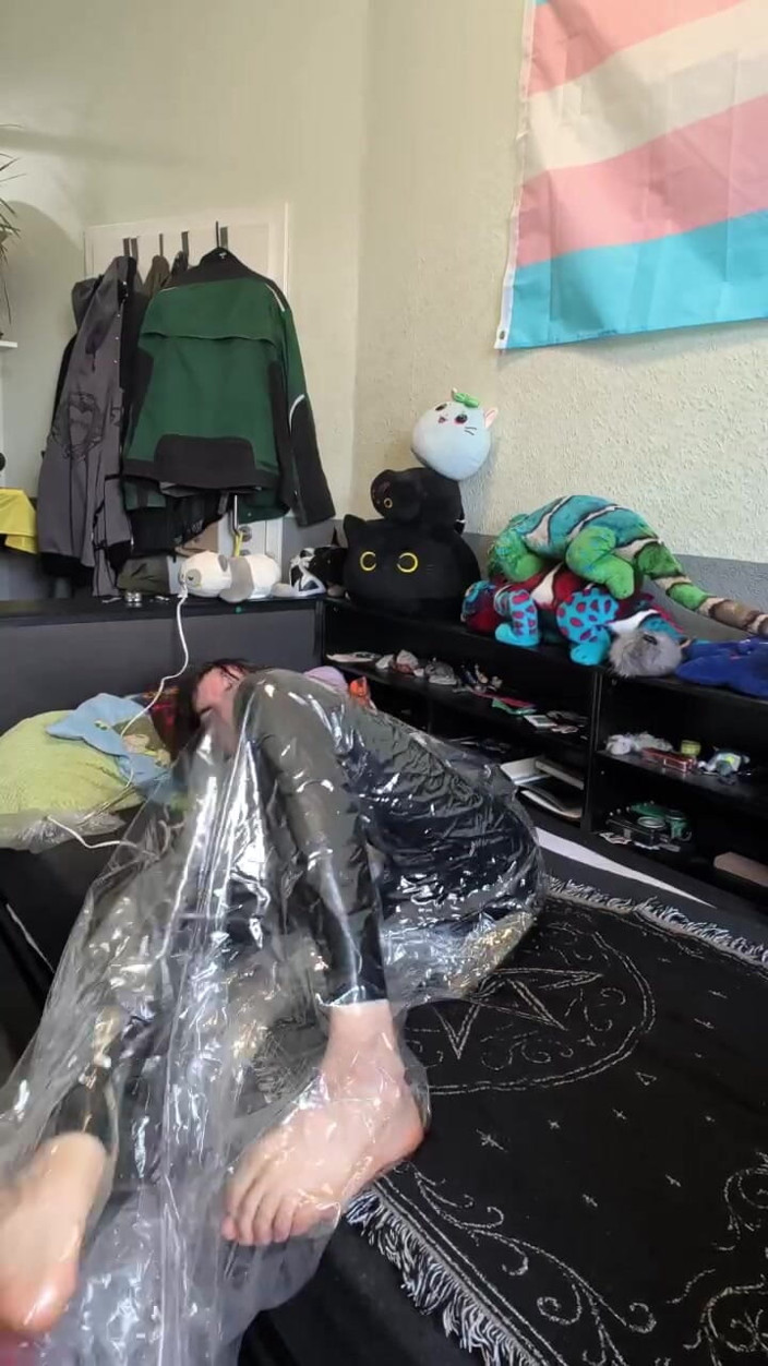AJ_the_catgirl: Vacum selfbondage vervallen
