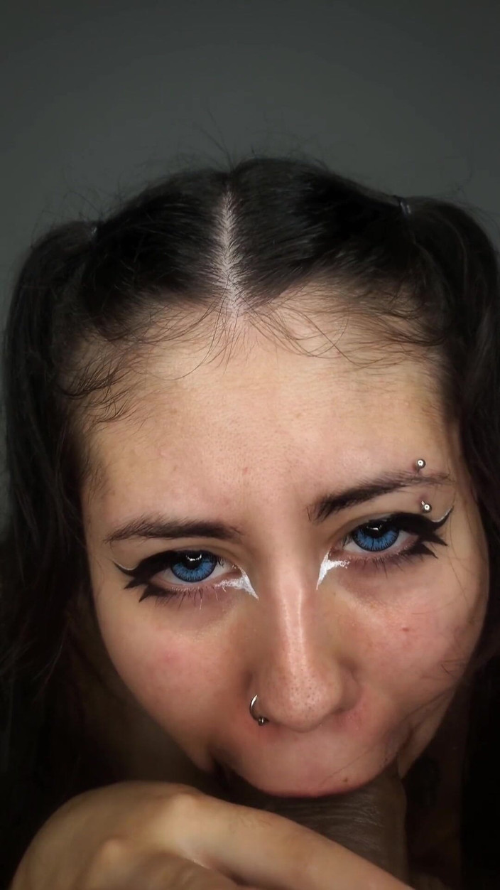 DherlyDoll: Ik geef hem een heerlijke pijpbeurt als hij bij mij...