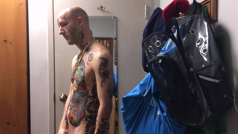Straight ish Jake Grand: Masturbatore tatuato