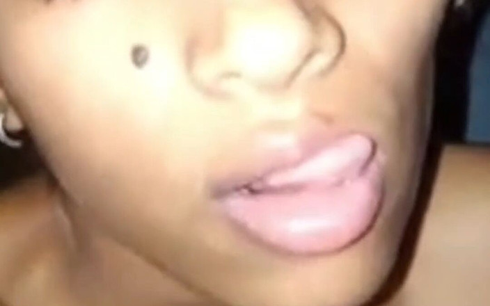 Puja viswash: Amcığımı üç parmağıma sürtünüyorum