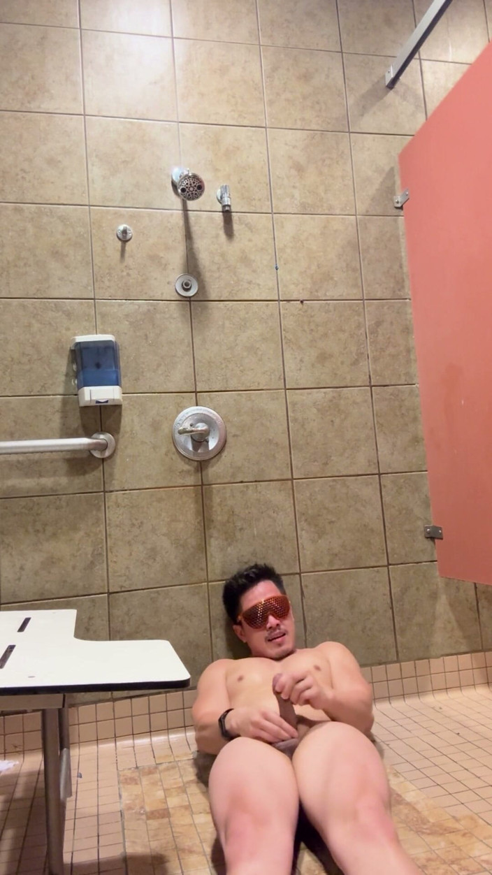 Barenakedmuscles: Barenakedmuscles Owns the Gym Shower - Pecs, V-taper, Tight Ass, Then...