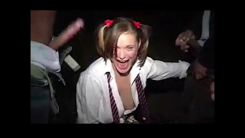 Creampie Clinic: Küçük Liseli Kız Domalıyor