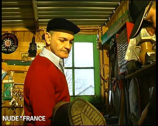 La France a Poil: Dany tar med Natacha från BesanÃ§vidare för att vår farfar...
