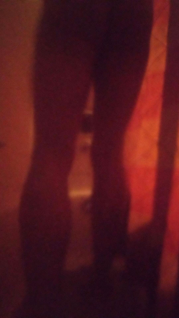 Pharoah Zeus: Cewek gay kulit hitam lagi asik fingering lubangnya sambil fingering...