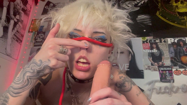Glitterqueen1999: 밧줄로 코를 묶는 Glitterqueen1999, 돼지 코 페티쉬, 딥쓰롯 자지 빨기 페티쉬 긴 혀 고스 페티쉬