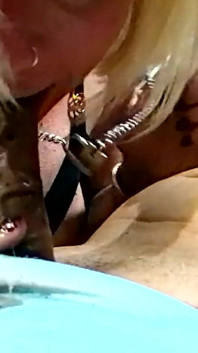 Sexy blonde MILf kyla keys gibt großen schlampigen kopf