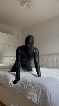 Muñeca de goma negra