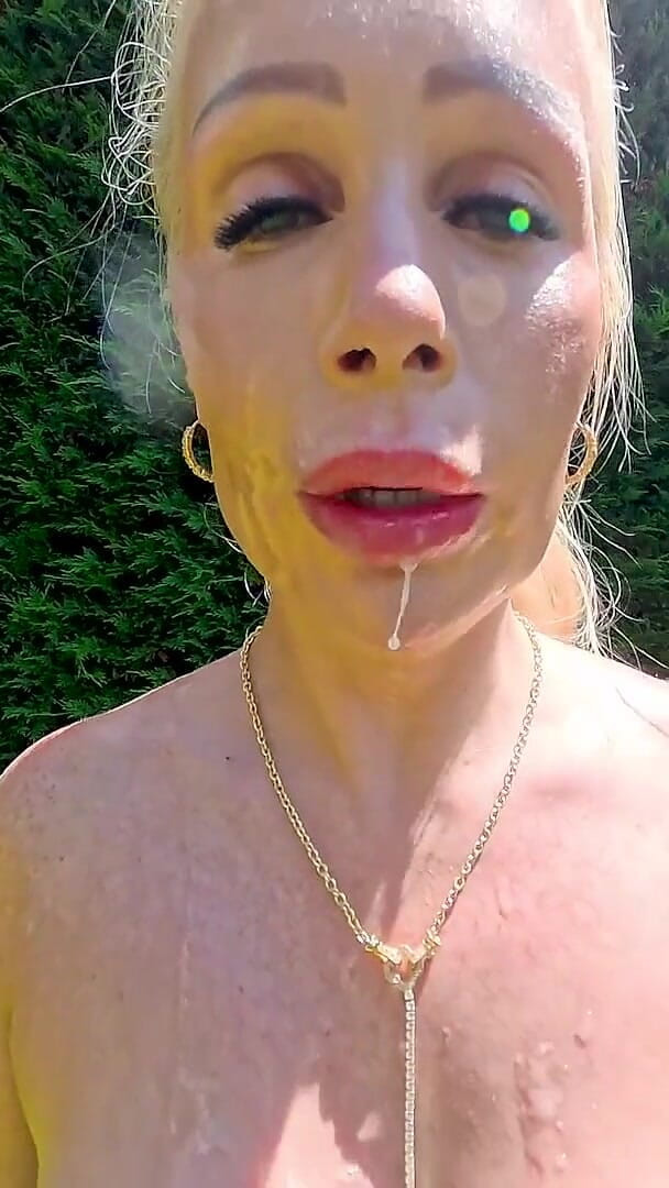 Cumbizz: Blond laska z wielkim doggingiem cum bukkake